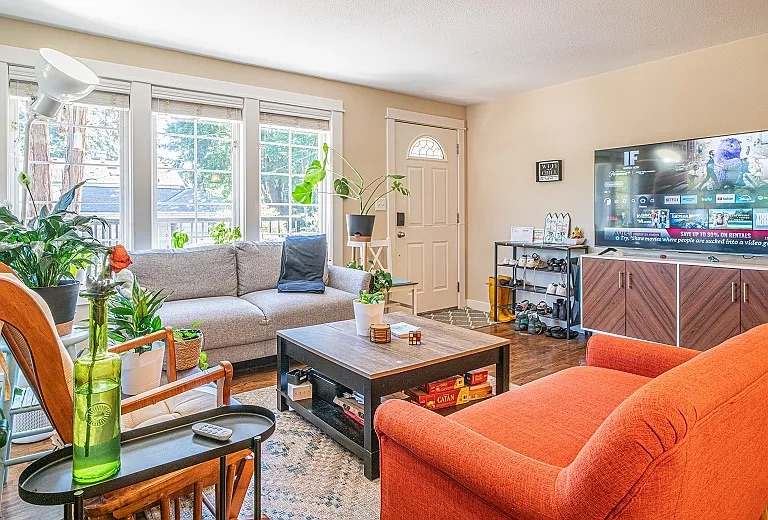 13341 31st Ave Ne - Photo 2 of 13