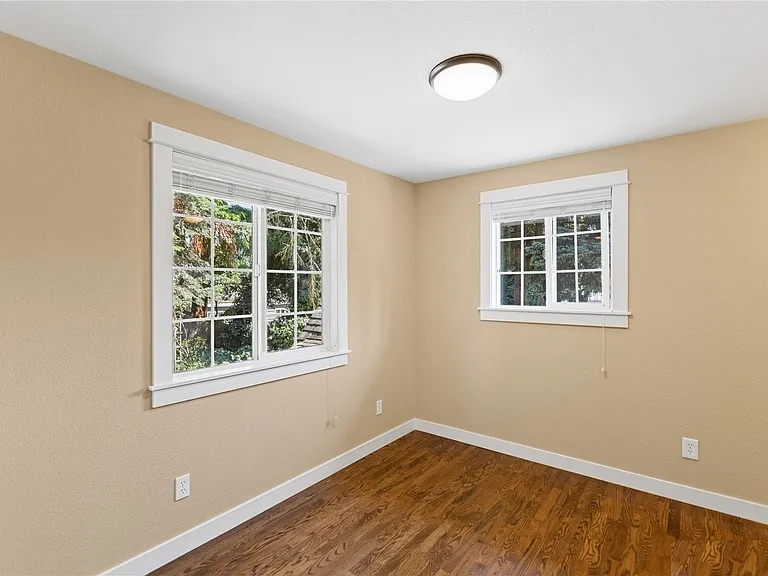 13341 31st Ave Ne - Photo 3 of 13