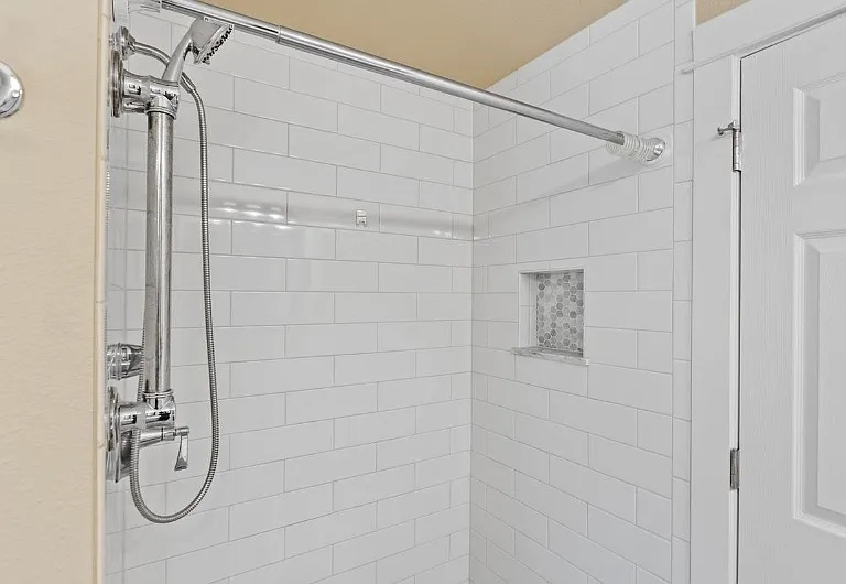 13341 31st Ave Ne - Photo 5 of 13