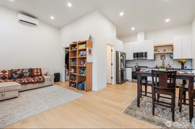 520 Columbia St #A - Photo 5 of 7