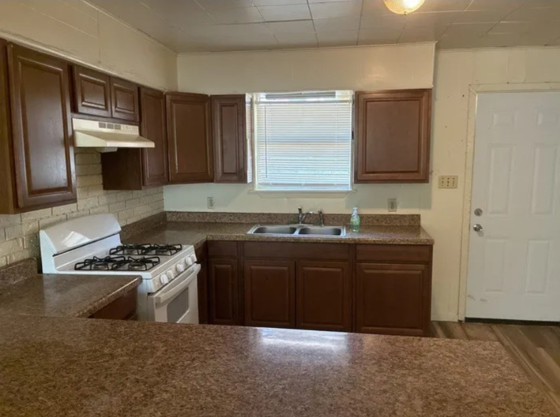 604 W 4th St - Photo 5 of 10