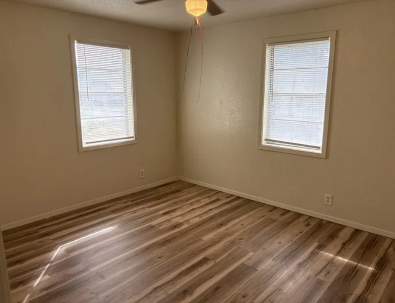 604 W 4th St - Photo 6 of 10