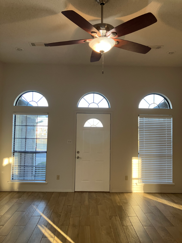 5620 S 98th St - Photo 2 of 18