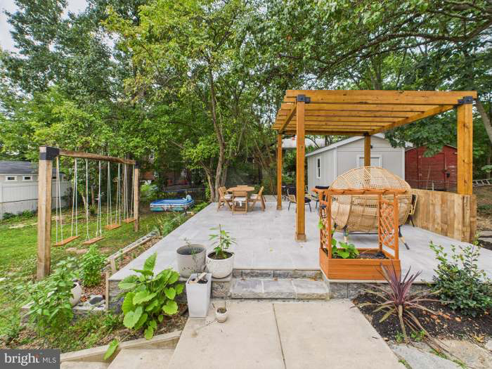 9214 Davidson St - Photo 4 of 10