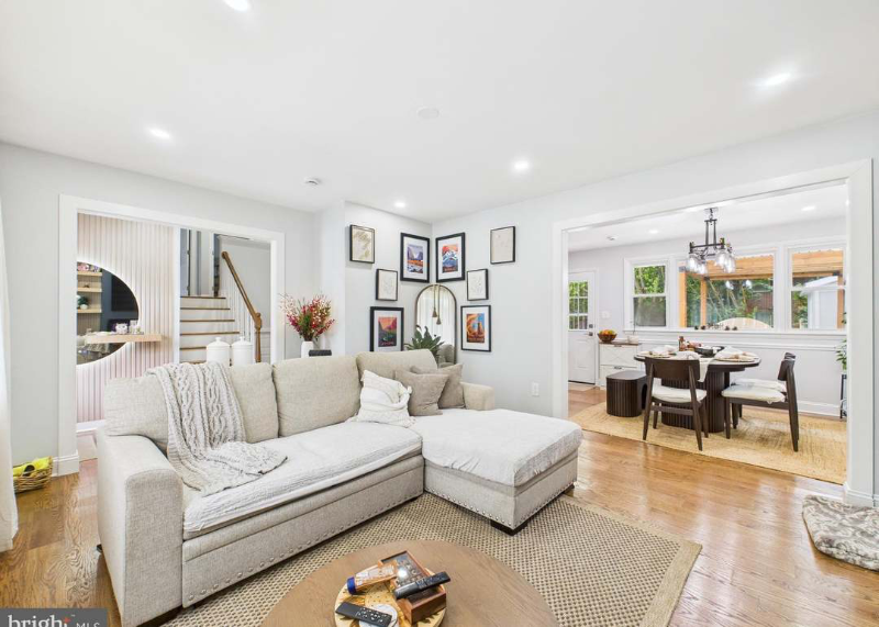 9214 Davidson St - Photo 5 of 10