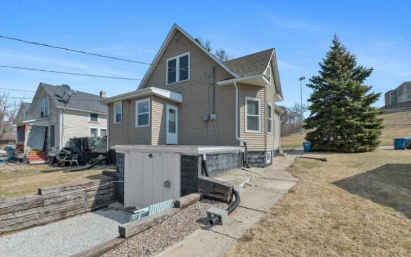 111 21st St - Photo 2 of 15