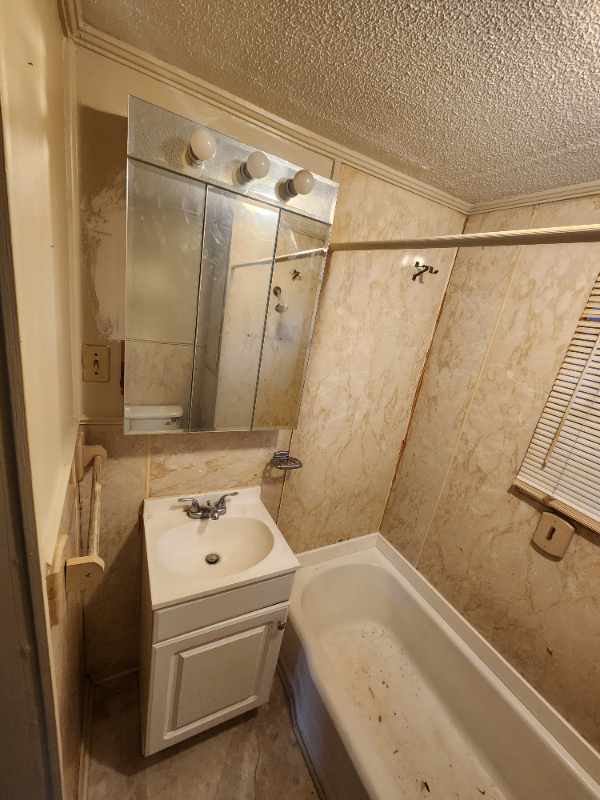 742 Pride Ave - Photo 2 of 5