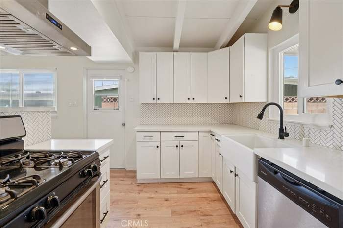 6138 N Traymore Ave - Photo 4 of 16