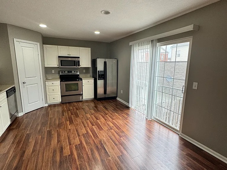 2444 Ogden Way - Photo 3 of 9