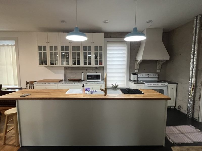 811 Center St - Photo 2 of 18