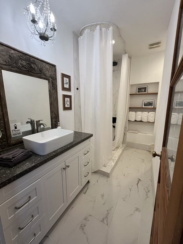 811 Center St - Photo 7 of 18