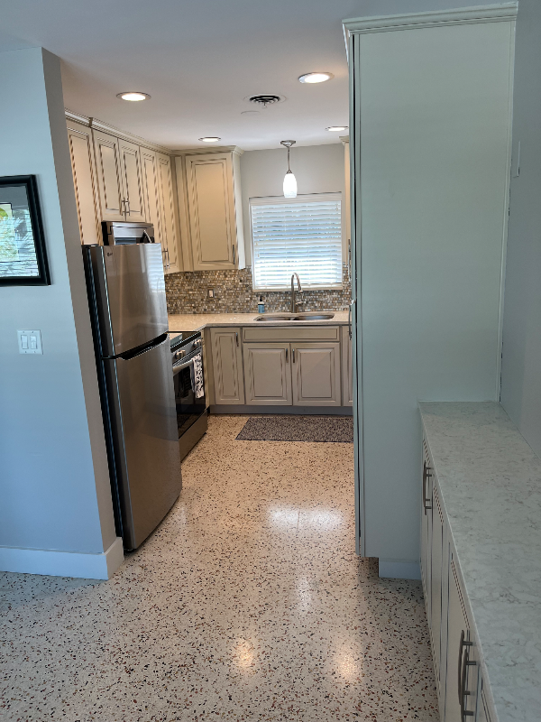 2088 Sunnyside Pl - Photo 3 of 3