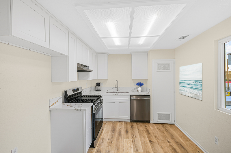 1005 E Avenue R #11 - Photo 2 of 11