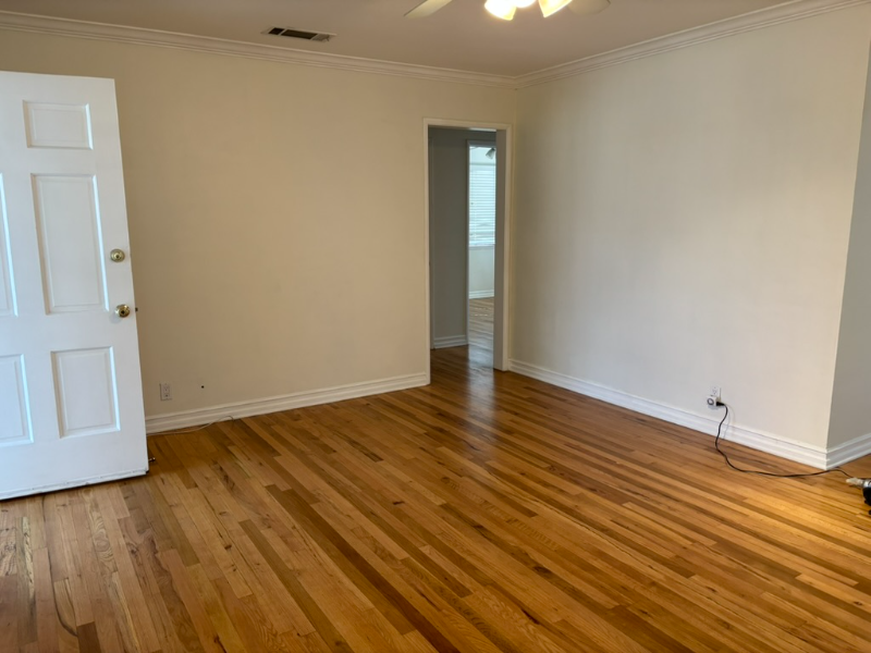 534 N Niagara St - Photo 3 of 18