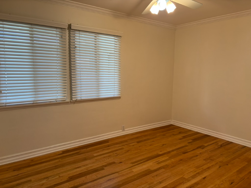 534 N Niagara St - Photo 4 of 18