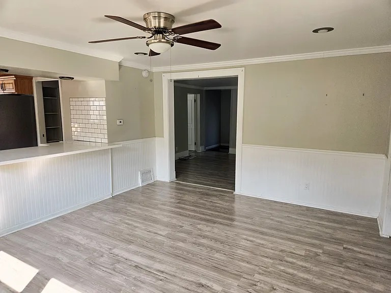 634 Tawas St - Photo 3 of 17