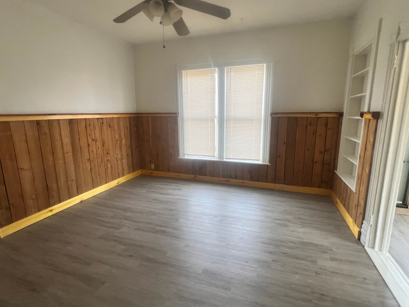 1015 Manitou Ave - Photo 2 of 4