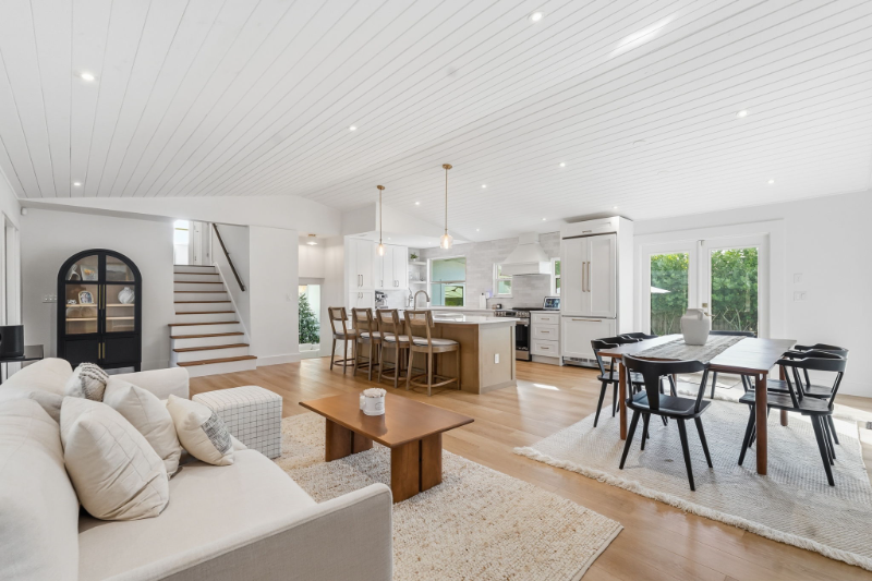 5510 Venetian Blvd Ne - Photo 2 of 20