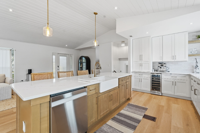 5510 Venetian Blvd Ne - Photo 3 of 20