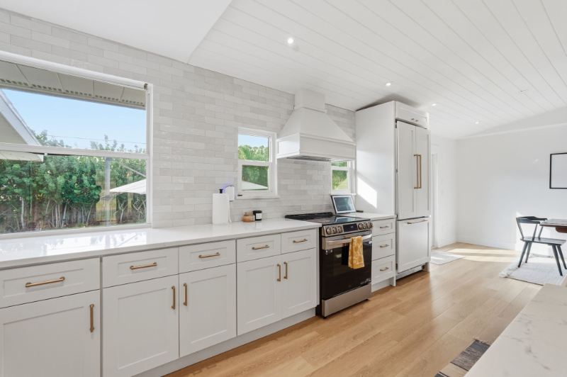 5510 Venetian Blvd Ne - Photo 4 of 20