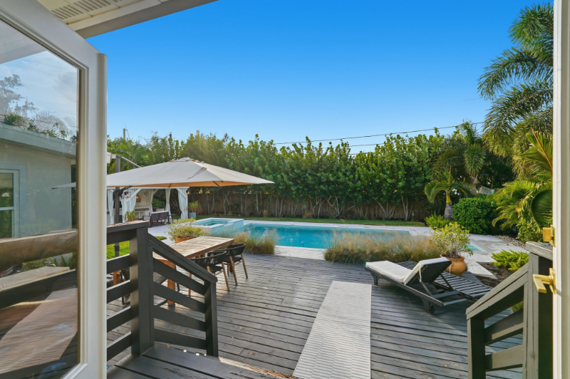 5510 Venetian Blvd Ne - Photo 6 of 20