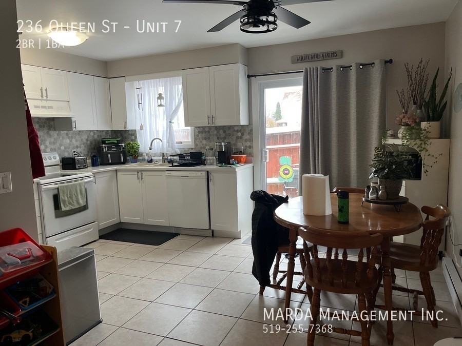 236 Queen St #7 - Photo 4 of 10