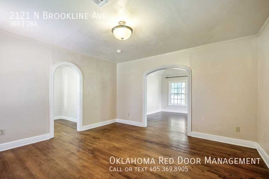 2121 N Brookline Ave - Photo 3 of 20