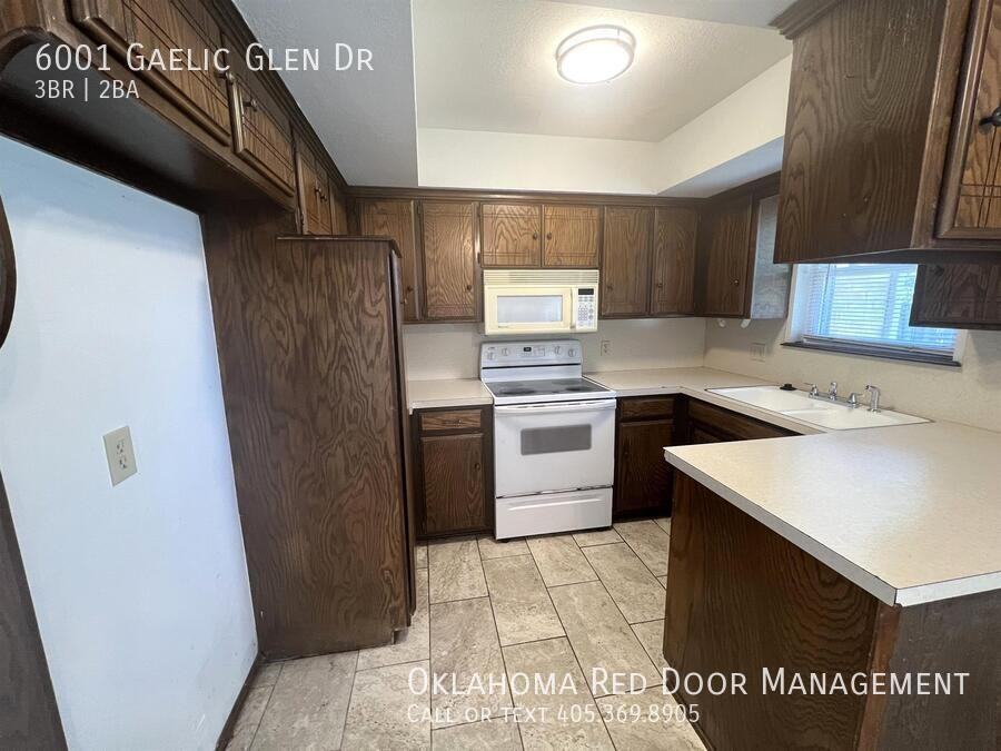 6001 Gaelic Glen Dr - Photo 4 of 31