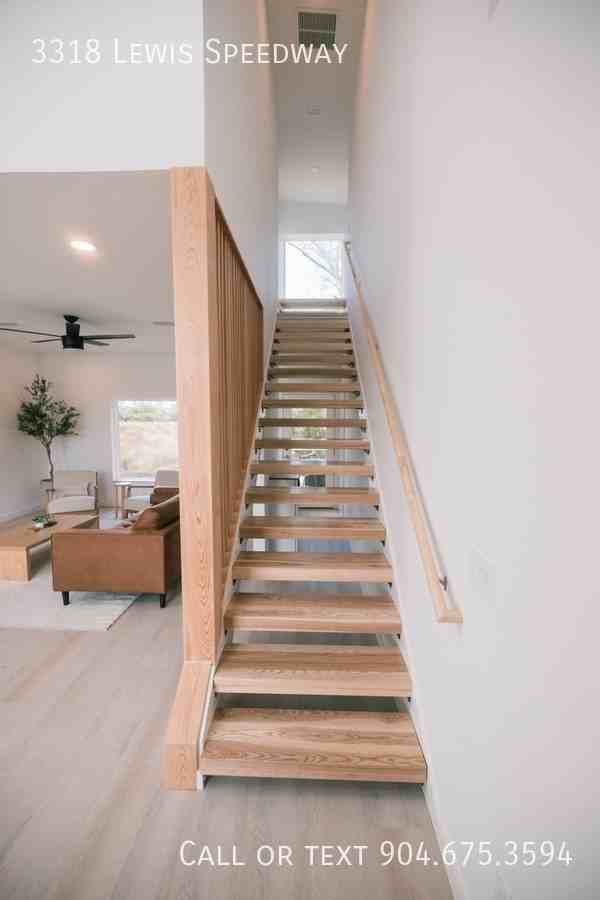 3318 Lewis Speedway - Photo 2 of 23