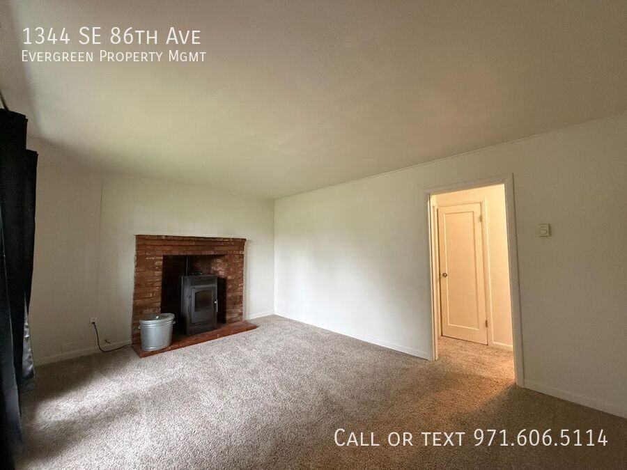 1344 Se 86th Ave - Photo 4 of 39