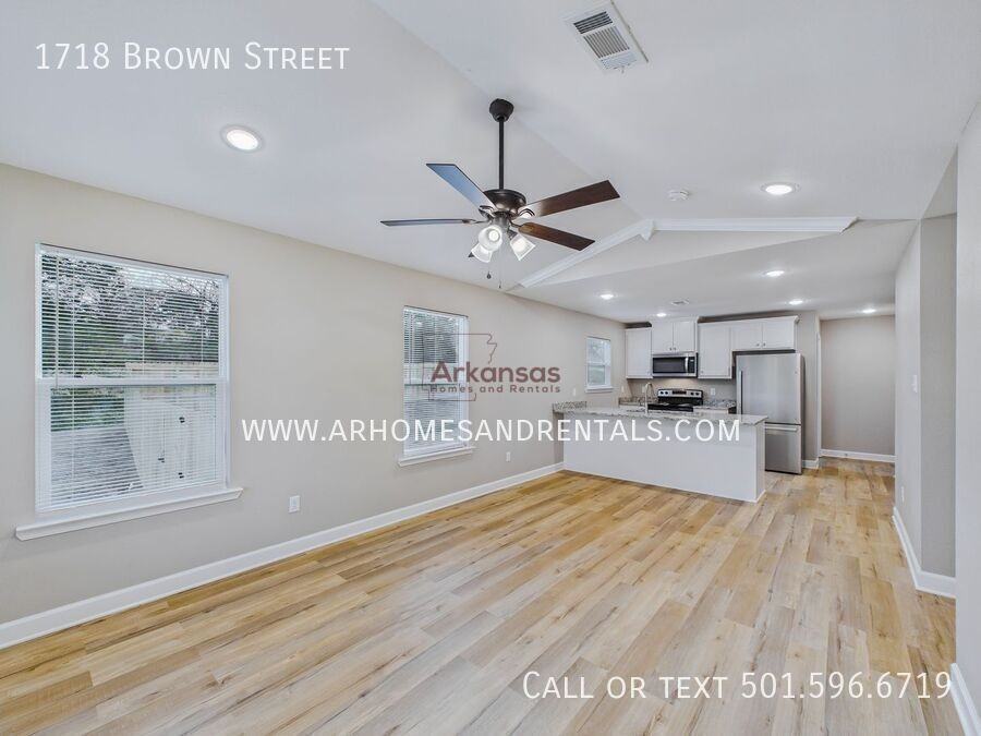 1718 Brown St - Photo 3 of 13