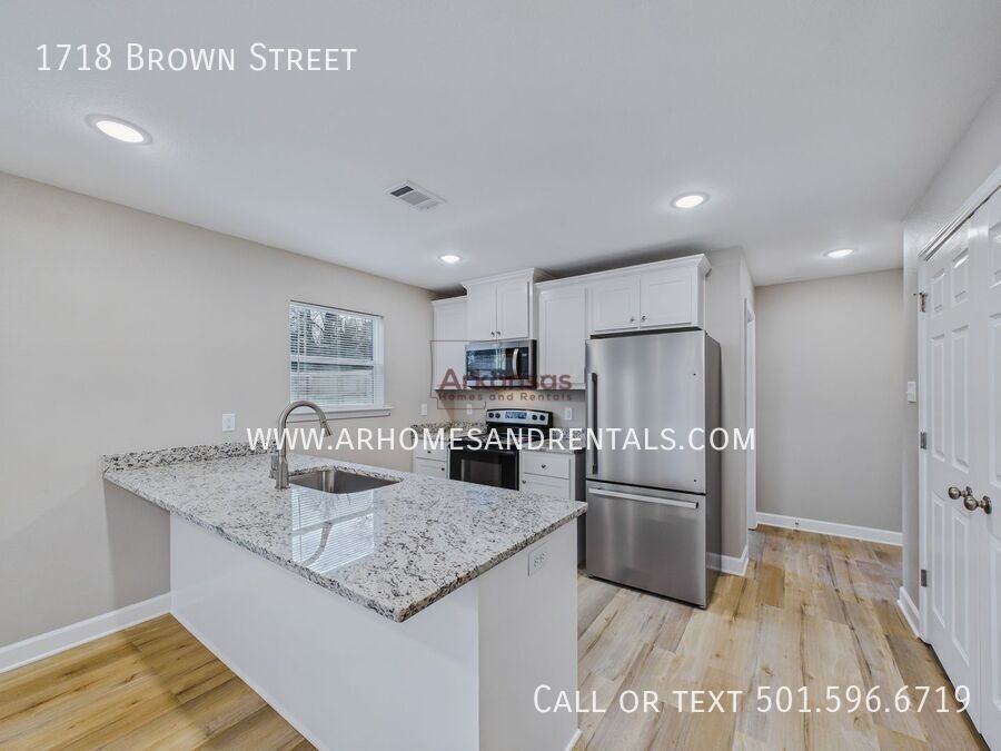 1718 Brown St - Photo 4 of 13