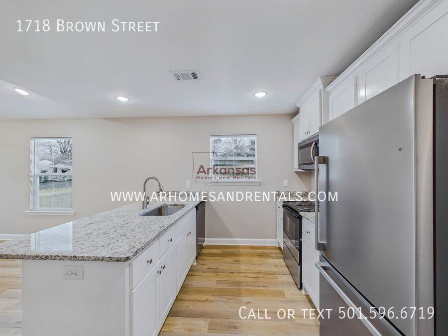 1718 Brown St - Photo 5 of 13