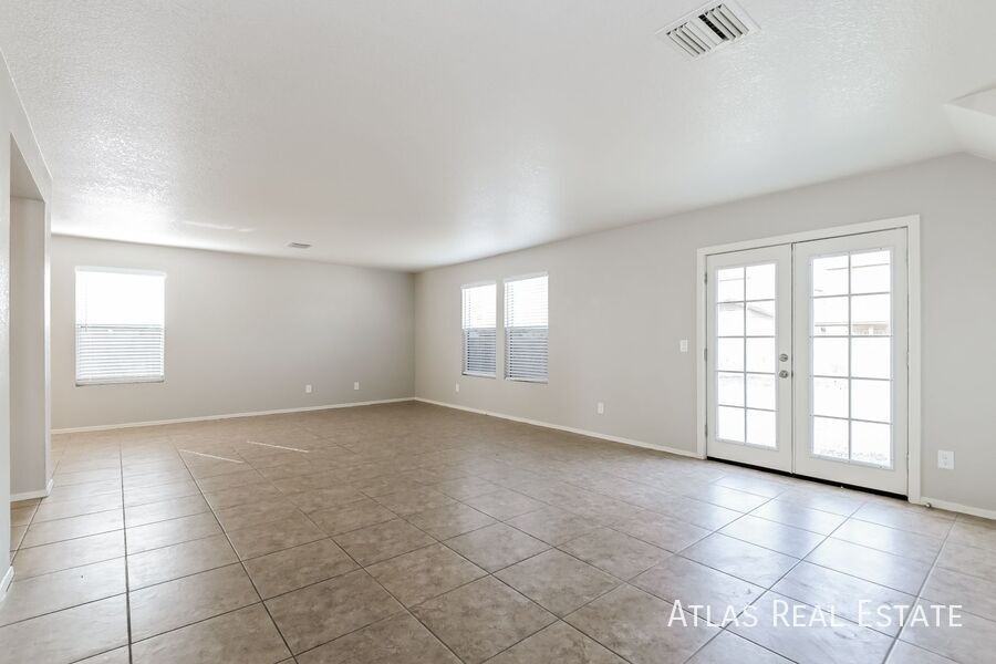 5746 S King Salmon Ct - Photo 3 of 21