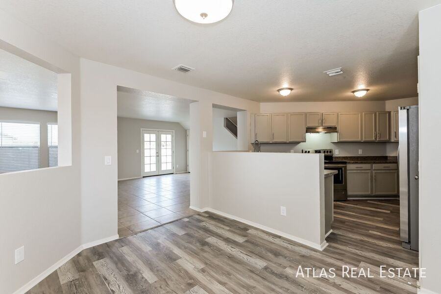 5746 S King Salmon Ct - Photo 5 of 21