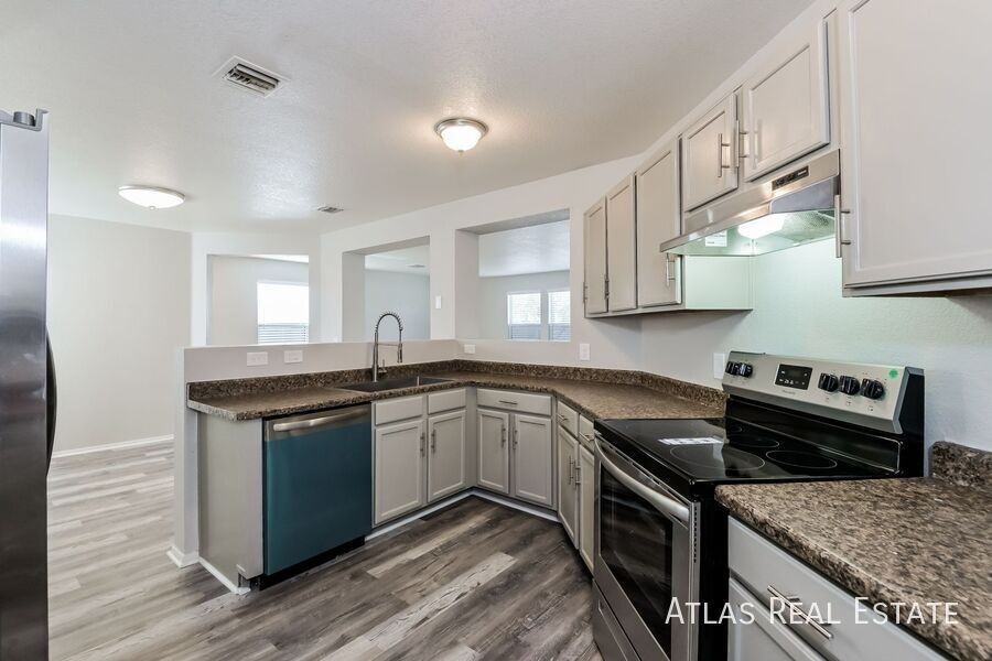 5746 S King Salmon Ct - Photo 6 of 21