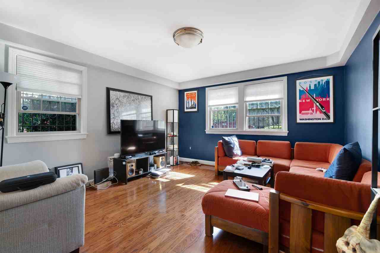 301 Whittier St Nw #105 - Photo 2 of 11