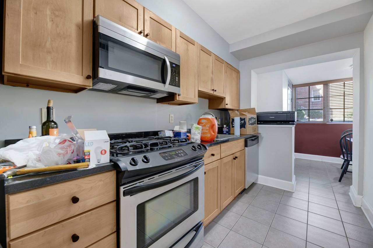 301 Whittier St Nw #105 - Photo 4 of 11