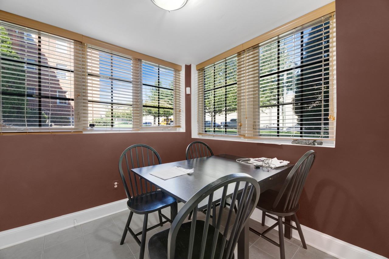 301 Whittier St Nw #105 - Photo 5 of 11