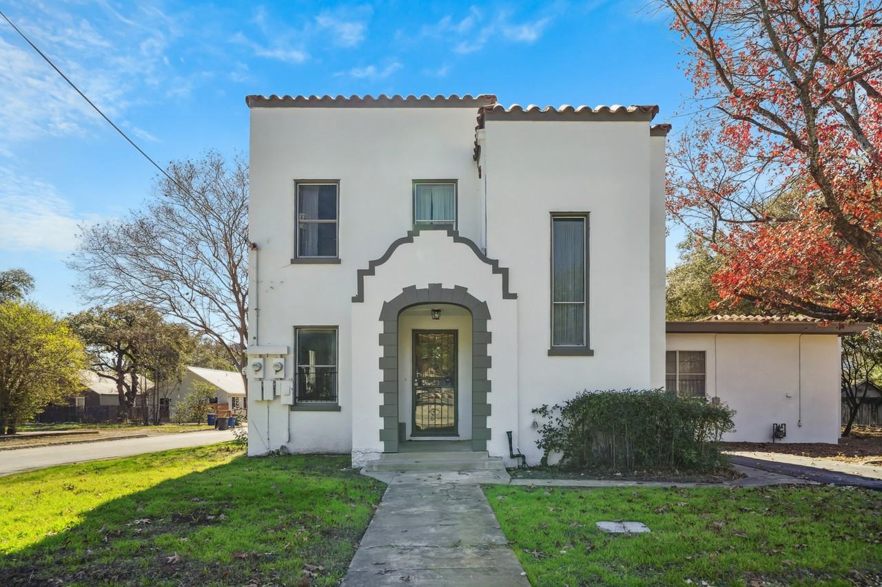 326 E Mistletoe Ave #2 - Photo 2 of 45