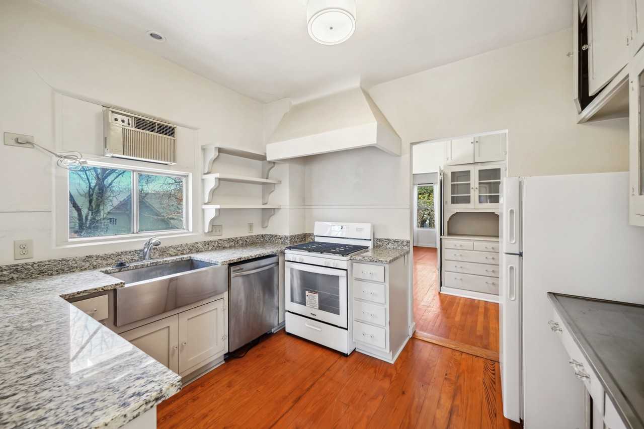 326 E Mistletoe Ave #2 - Photo 6 of 45