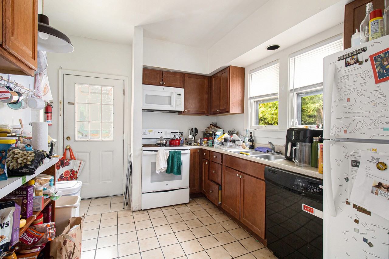 716 E Kingsley St - Photo 7 of 23