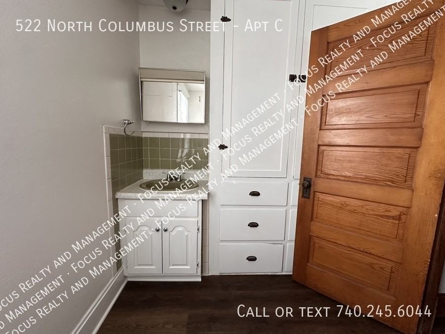 522 N Columbus St Apt C - Photo 3 of 7