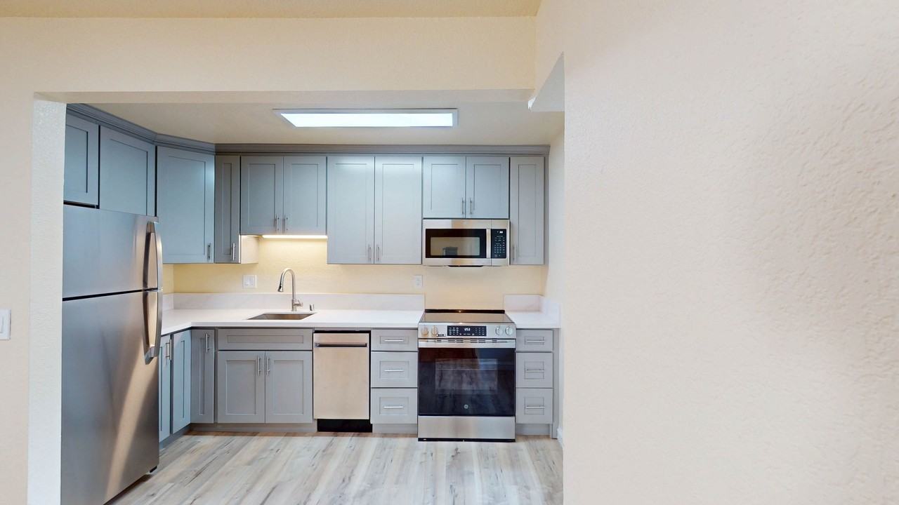 1741 Lincoln Ave #4 - Photo 5 of 16