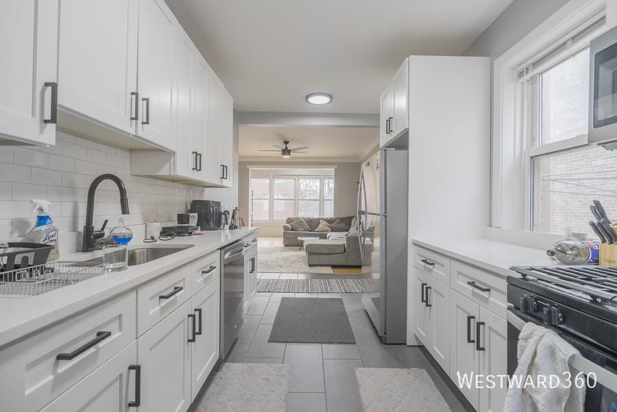 1410 W Farragut Ave #2 - Photo 2 of 20