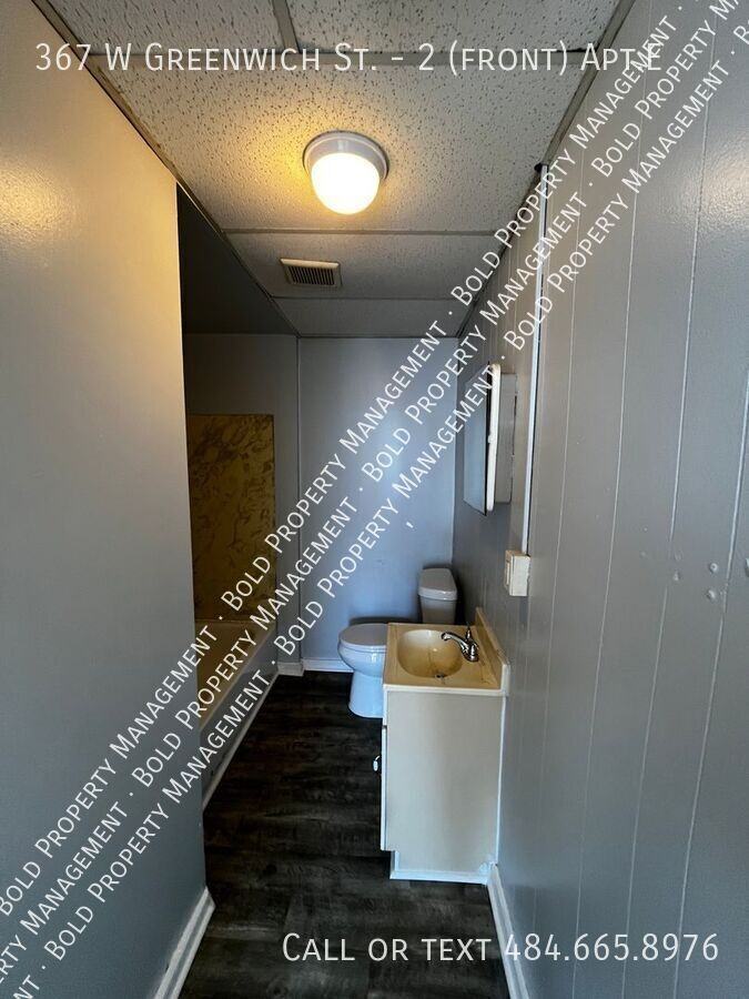 367 W Greenwich St #2FRONTAPTE - Photo 2 of 6