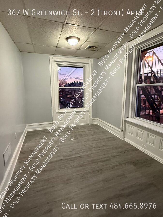 367 W Greenwich St #2FRONTAPTE - Photo 4 of 6