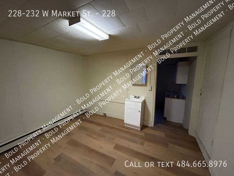 228 W Market St #228 - Photo 7 of 9