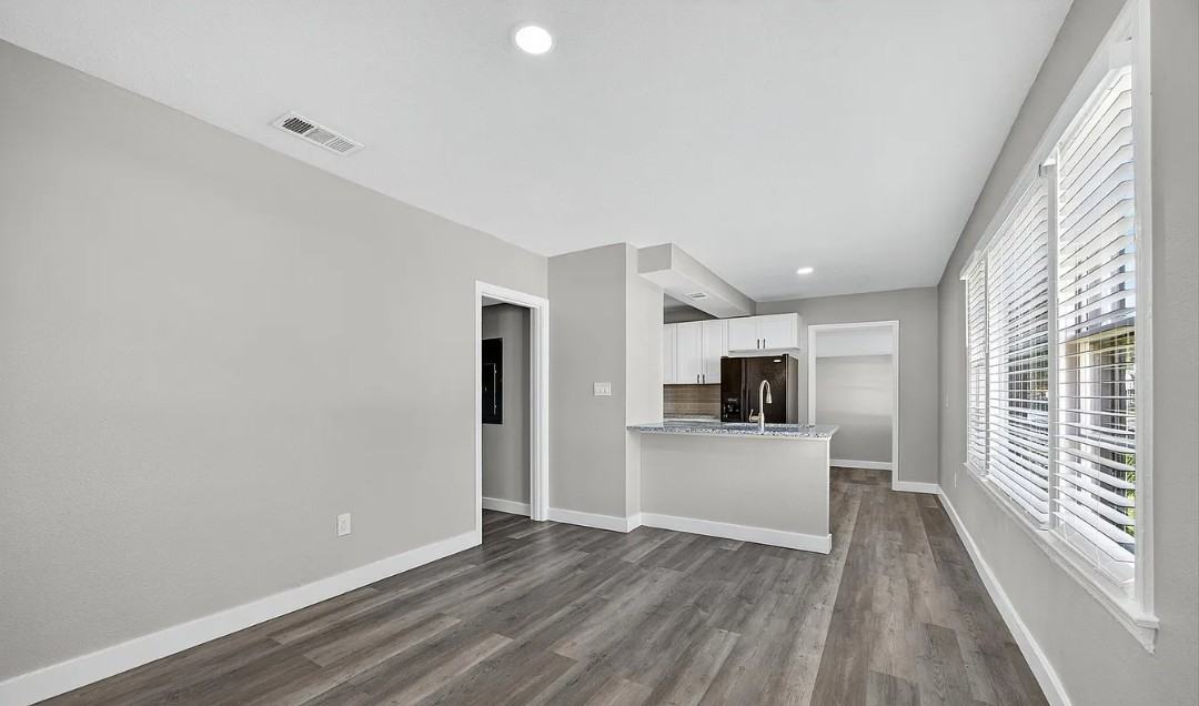 5202 Birkenhead Rd #NA - Photo 4 of 10