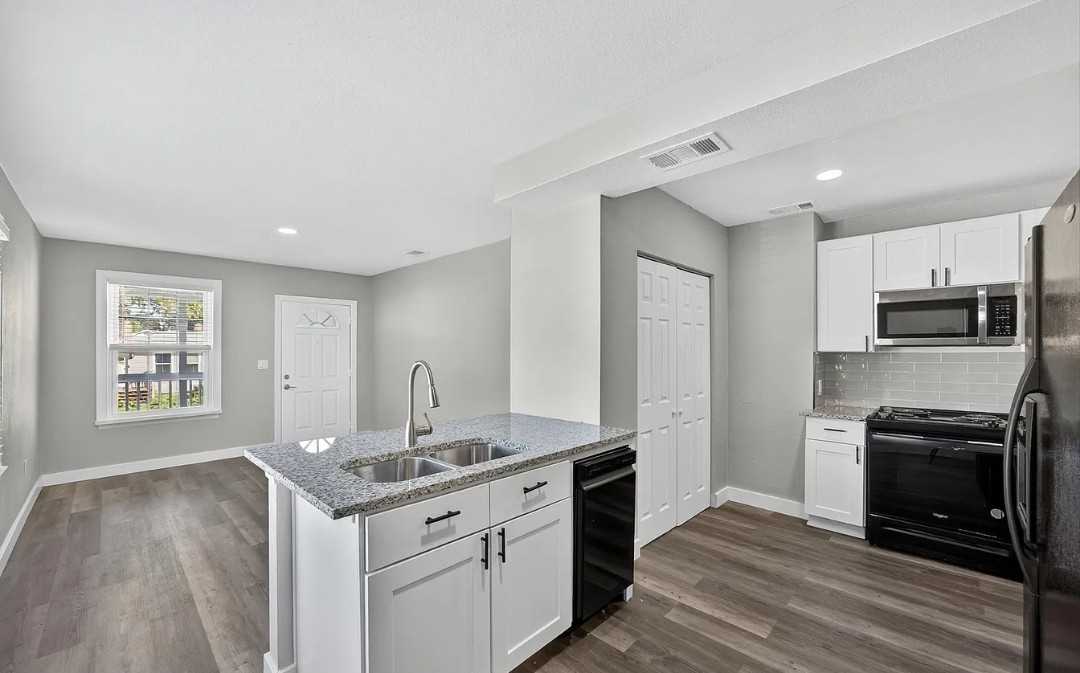 5202 Birkenhead Rd #NA - Photo 5 of 10